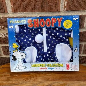 Peanuts Snoopy Wardrobe Collection Snoopy Sleeper NEW